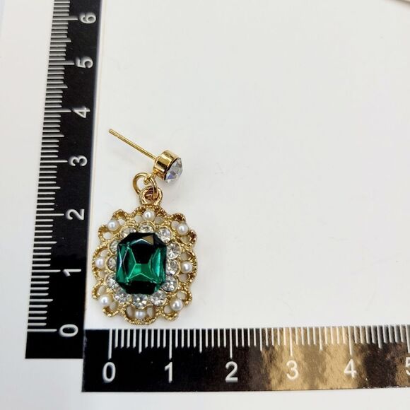 Brand New Green Stone With Pearl Rhinestone Earrings - Picture 5 of 5